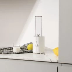 Alessi Smoothie Blender Plisse - Wit - 380 W - Door Michele De Lucchi - MDL17 W -Keukengerei Korting Winkel 0015 MDL17 W amb 1x1 300dpi 1250pxl