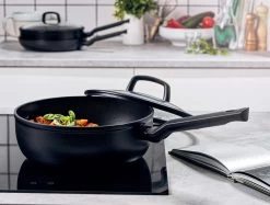 BK Hapjespan Met Deksel - Easy Induction - ø 24 Cm / 3.4 Liter - Keramische Anti-aanbaklaag -Keukengerei Korting Winkel 2e9e00e0bf3a9093e742988eb6cb6cbd0ed9813d BK Easy Induction Skillet 24 009