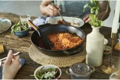 Staub Wokpan - Zwart - ø 30 Cm / 4.4 Liter - Geëmailleerde Anti-aanbaklaag -Keukengerei Korting Winkel 424417551