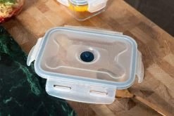 Sareva Vacuum Ovenschalen / Vershoudbakjes - Hittebestendig Glas - 3 Delige Set / 970 Ml + 1.7 Ltr 11 Sareva Vacuum Ovenschalen / Vershoudbakjes - Hittebestendig Glas - 3 Delige Set / 970 Ml + 1.7 Ltr -Keukengerei Korting Winkel Crumble in ovenschaal en vershoudbakjes 5 2