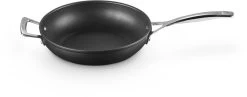 Le Creuset Sauteerpan Les Forgées TNS - ø 26 Cm / 2.7 Liter - Standaard Anti-aanbaklaag -Keukengerei Korting Winkel LC 20190624 ZS PS FS 51101260010202 002 1
