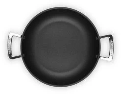 Le Creuset Hapjespan Met Deksel - Les Forgées TNS - ø 26 Cm / 2.7 Liter - Standaard Anti-aanbaklaag -Keukengerei Korting Winkel LC 20190624 ZS PS FS 51107260010502 005