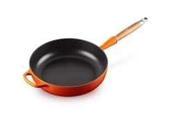 Le Creuset Hapjespan Signature - Oranjerood - ø 28 Cm / 3.6 Liter- Geëmailleerde Anti-aanbaklaag -Keukengerei Korting Winkel LC 20210721 HL PS FS 20259280900422 002
