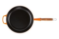 Le Creuset Hapjespan Signature - Oranjerood - ø 28 Cm / 3.6 Liter- Geëmailleerde Anti-aanbaklaag -Keukengerei Korting Winkel LC 20210721 HL PS FS 20259280900422 004