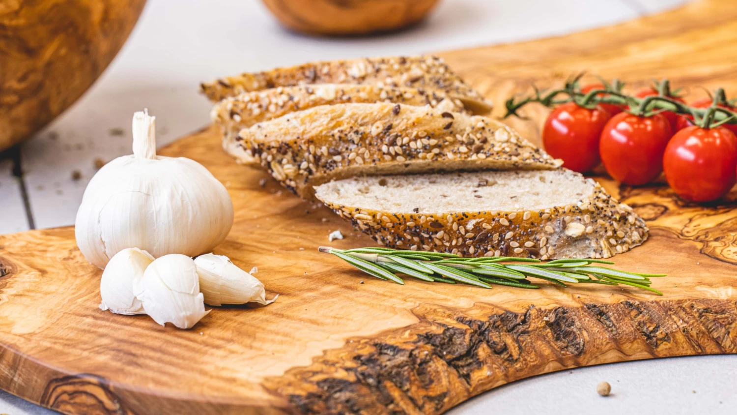 Jay Hill Serveerplank Tunea - Olijfhout - Schors XL 64 - 72 Cm 6 Jay Hill Serveerplank Tunea - Olijfhout - Schors XL 64 - 72 Cm - Afbeelding 4