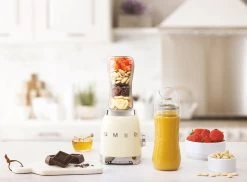 SMEG Smoothie Blender - Compact - Creme - 600 Ml - PBF01CREU -Keukengerei Korting Winkel WEB PBF01CREU L01.eps