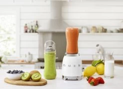 SMEG Smoothie Blender - Compact - Wit - 600 Ml - PBF01WHEU -Keukengerei Korting Winkel WEB PBF01WHEU L02.jpg