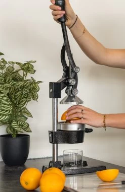 Sareva Citruspers - Gietijzer - Hevelmodel - Zwart -Keukengerei Korting Winkel citruspers 3 1