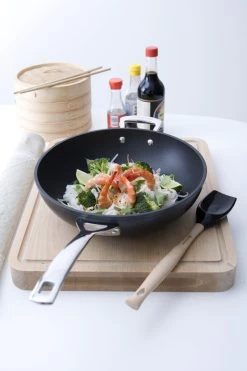 Le Creuset Wokpan Met Steel - Les Forgées TNS - ø 26 Cm / 3.4 Liter - Standaard Anti-aanbaklaag -Keukengerei Korting Winkel le creuset wokpan 26cm eten