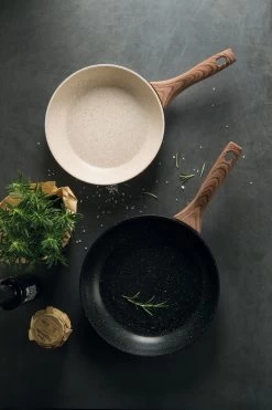 Sambonet Wokpan Rock 'n' Rose - Creme - ø 28 Cm - Standaard Anti-aanbaklaag -Keukengerei Korting Winkel sambonet pannen rock n rose sfeer3 1